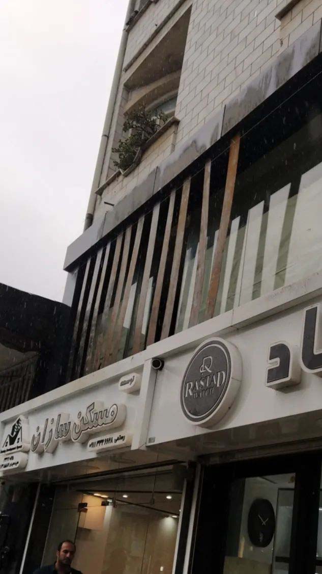 facade, under construction, close up, nilli beauty salon