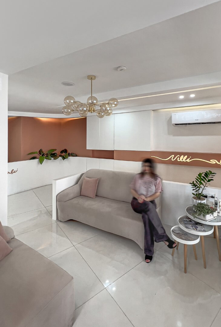 a person in lobby, nilli beauty salon