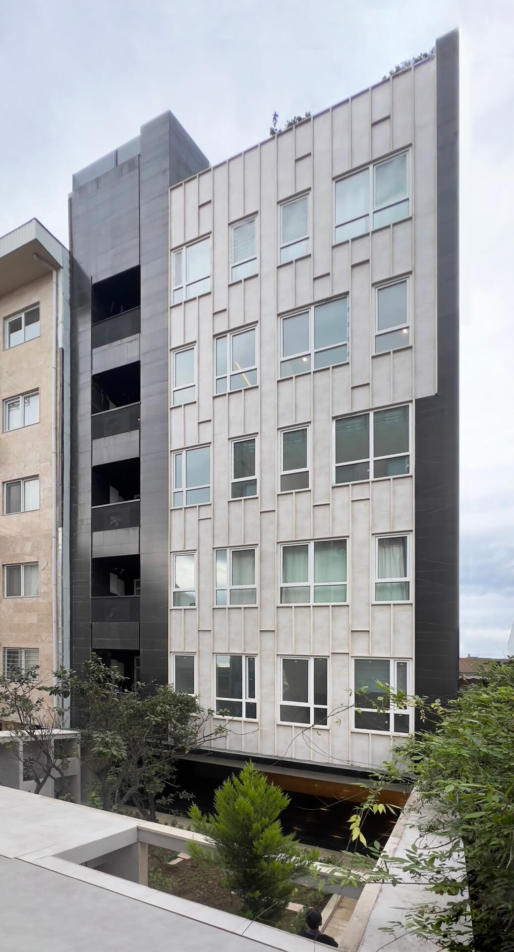 back facade, 93 st. residentail aratment