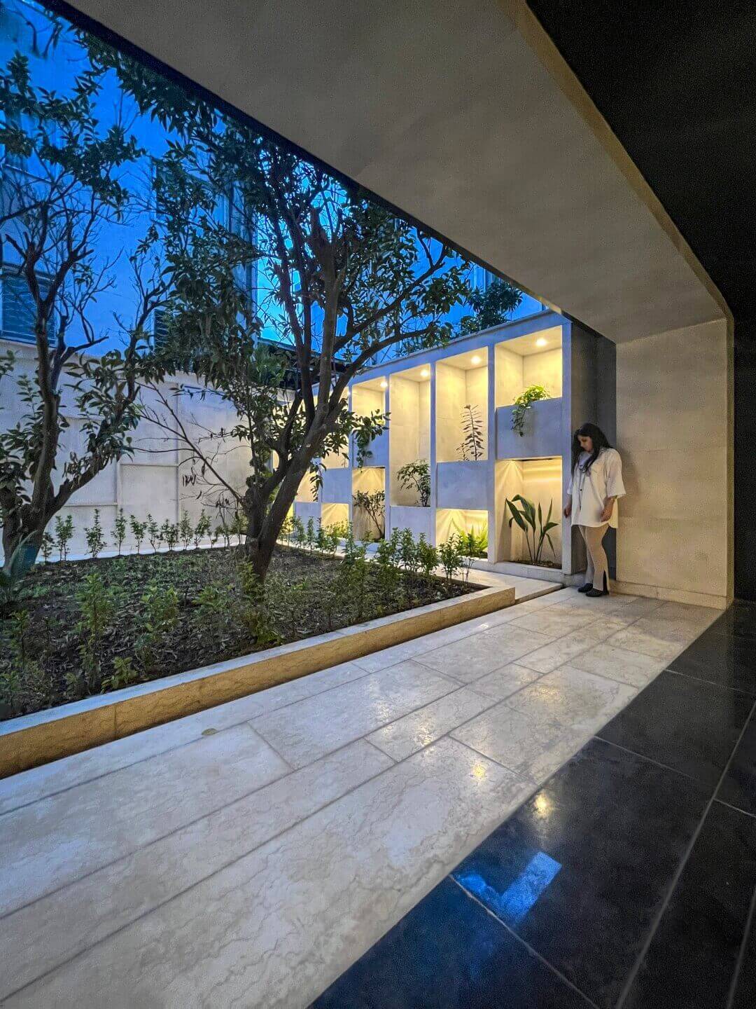 yard, night, 93 st. residentail aratment