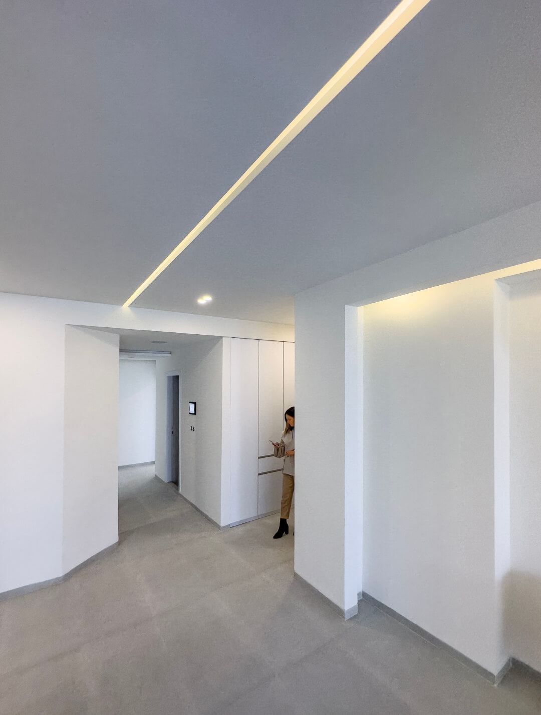 entrance interior, 93 st. residentail aratment